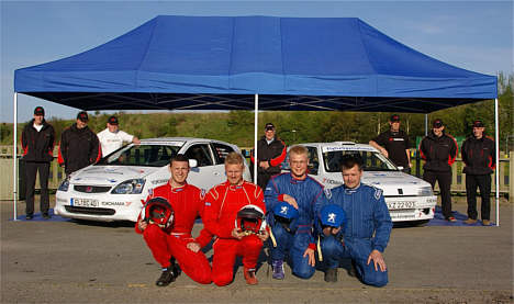 Efter et års hårdt arbejde har Honda-holdet, Anders Rygaard (tv) og Peugeot-holdet Anders Rasmussen (th) skabt et flot team. Lørdag d. 19. maj kører de for hjemmepublikummet.